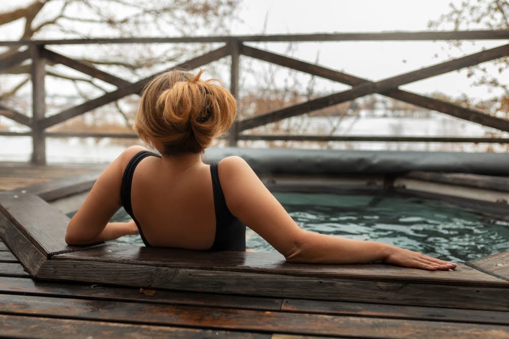 Is it safe to go from sauna to ice bath?